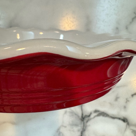 Stoneware 11 inch pipe plate with ruffled edge, red and white - Picture 2 of 5